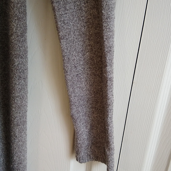 Barefoot dreams waterfall cardigan sweater size medium. - Picture 8 of 11